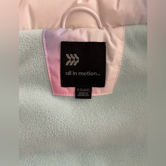 All in Motion Girl Short Puffer Jacket Winter Coat Rainbow Print Sz S 6 / 6X - Picture 5 of 8